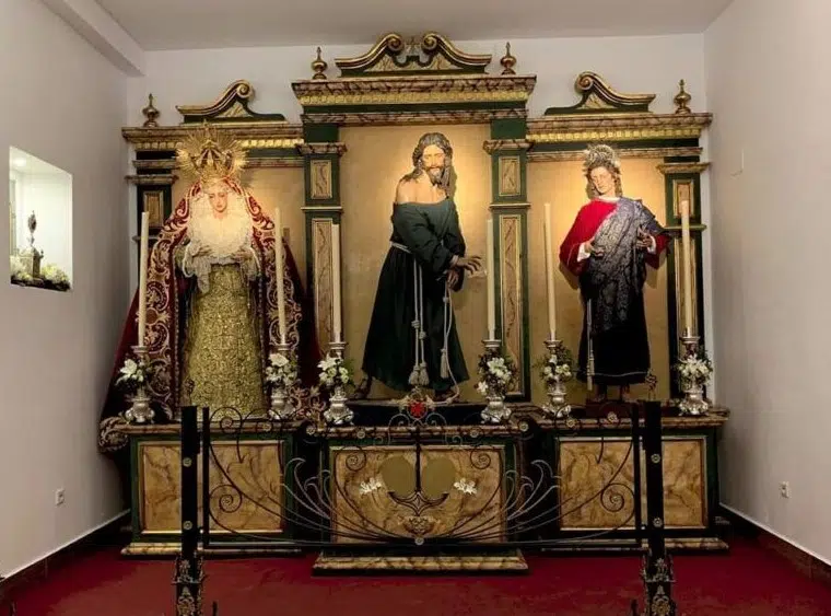 Altar de los titulares de la Hermandad de la Milagrosa de Sevilla
