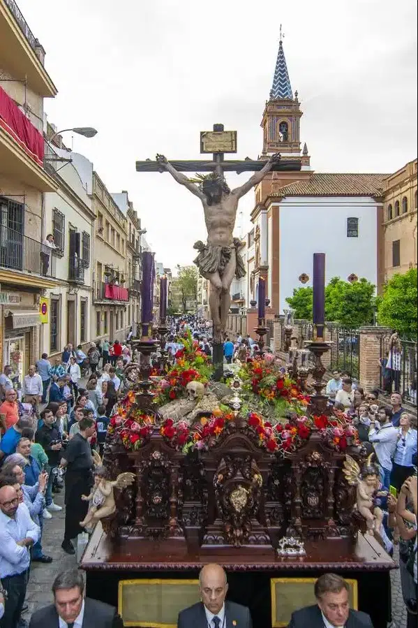 Paso del Cristo de Pasion y Muerte Sevilla