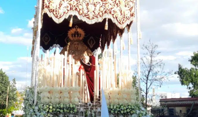 Virgen del Rosario de La Milagrosa Sevilla