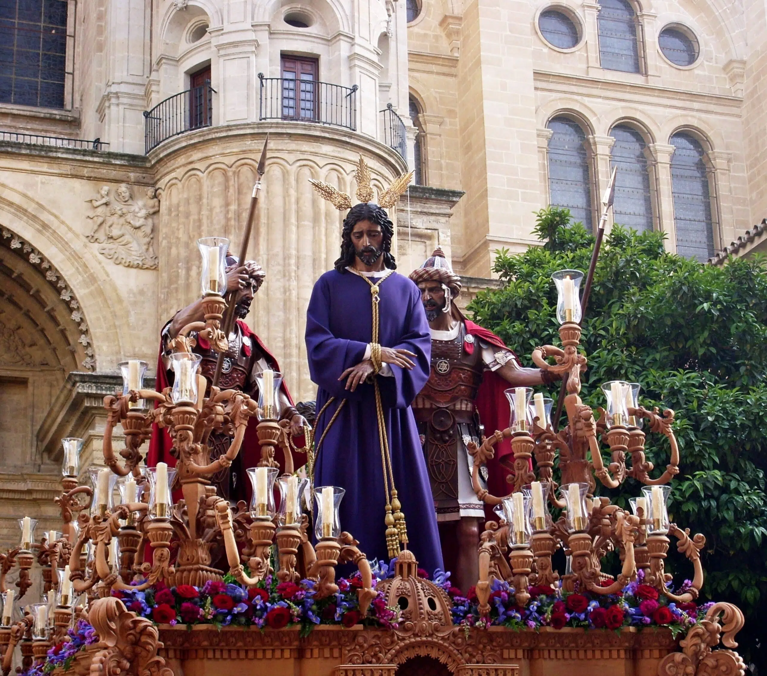 Trono de Jesus de la Soledad del Dulce Nombre de Malaga scaled