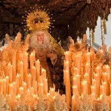 La Estrella vuelve a Triana en una procesion historica