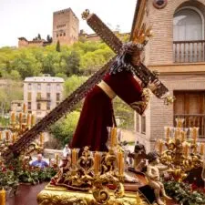 Nuevos recorridos y horarios en la Semana Santa de Granada 2025